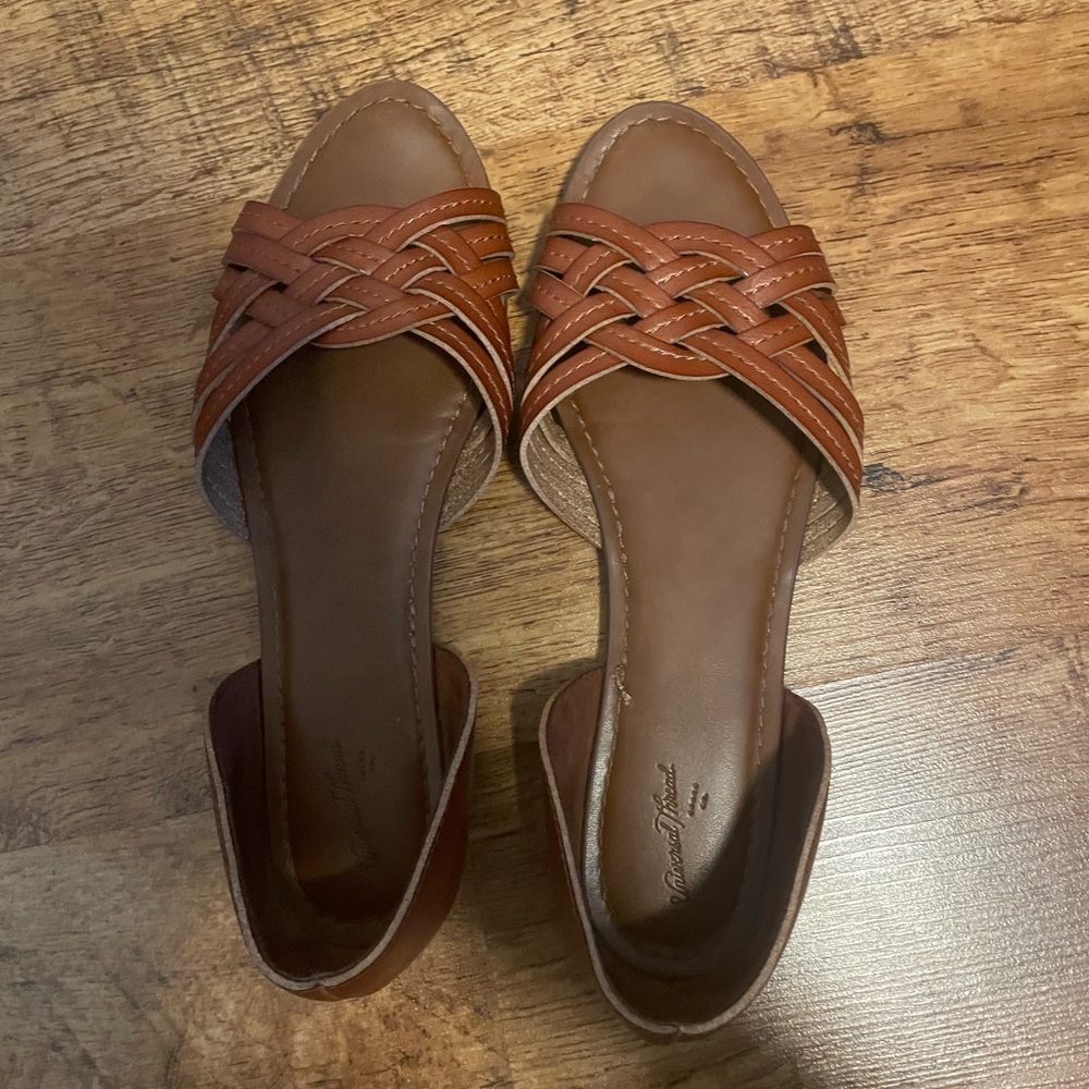 Universal Thread Sandals